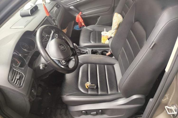 Used Volkswagen Golf Sportsvan 2016 230TSI Automatic Luxury Version Left Front Seat