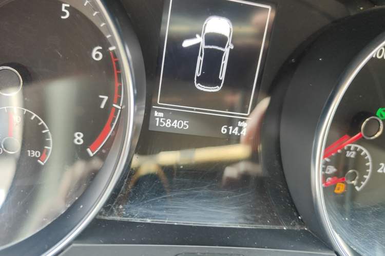 Used Volkswagen Golf Sportsvan 2016 230TSI Automatic Luxury Version Odometer Close Up
