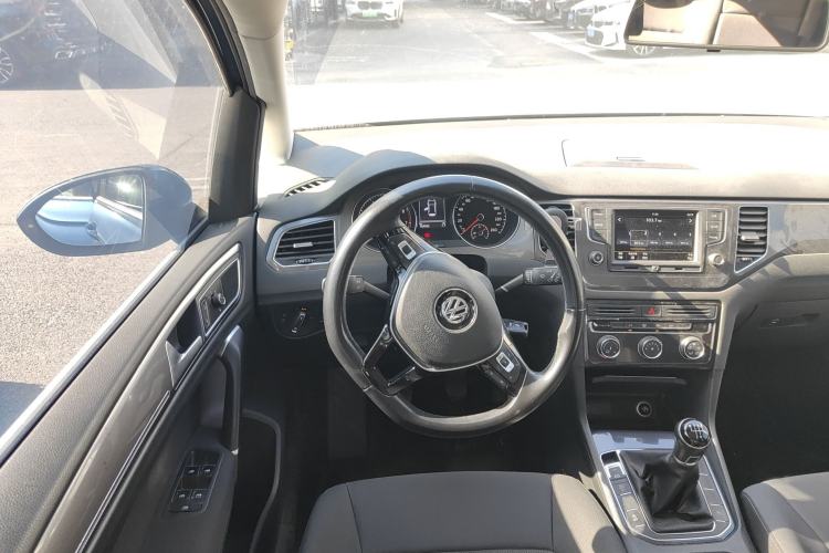 Used Volkswagen Golf Sportsvan 2016 230TSI Manual Entry-Level Trim Steering Wheel