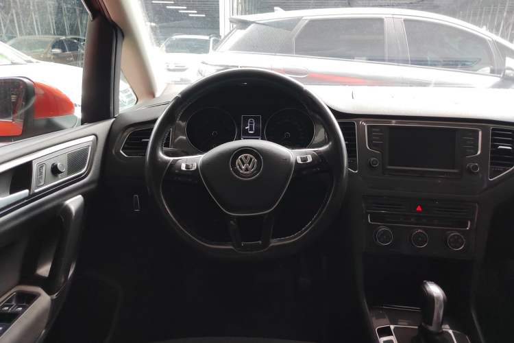 Used Volkswagen Golf Sportsvan 2016 230TSI Automatic Trend Edition Steering Wheel