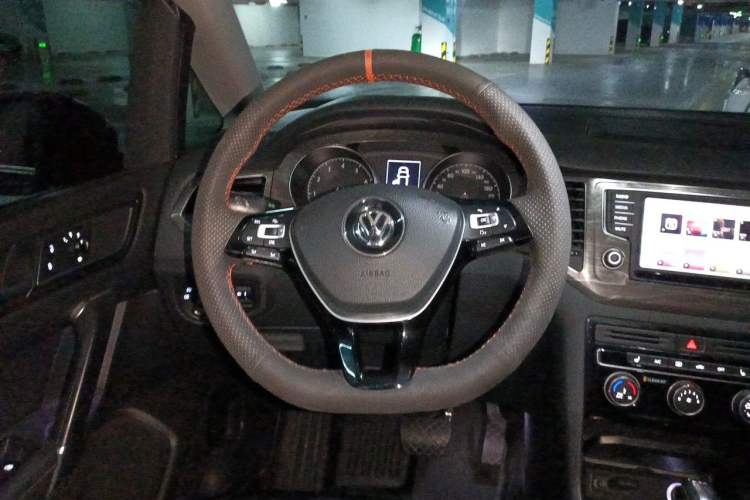 Used Volkswagen Golf Sportsvan 2016 280TSI Automatic Luxury Model Steering Wheel