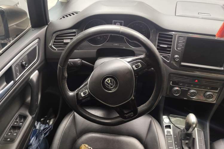 Used Volkswagen Golf Sportsvan 2016 230TSI Automatic Luxury Version Steering Wheel