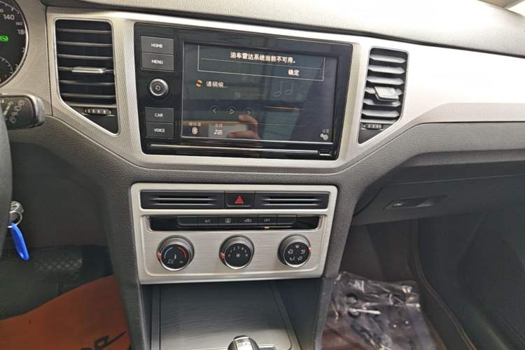 Used Volkswagen Golf Sportsvan 2016 230TSI Automatic Trend Edition Audio And AC Panel