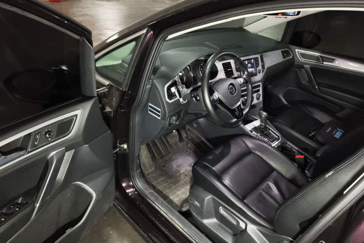 Used Volkswagen Golf Sportsvan 2016 230TSI Automatic Trend Edition Driver Seat