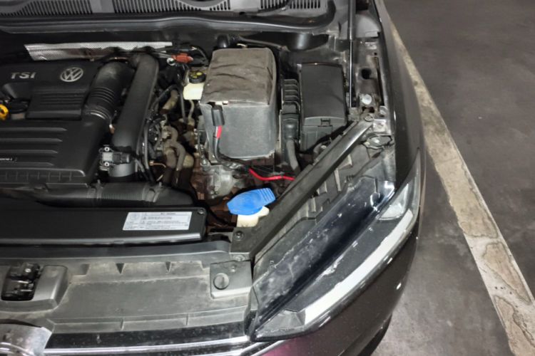 Used Volkswagen Golf Sportsvan 2016 230TSI Automatic Trend Edition Engine Bay Left