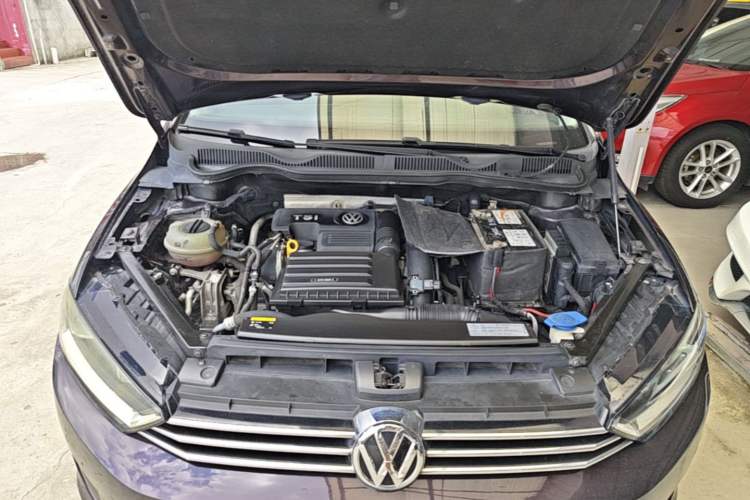 Used Volkswagen Golf Sportsvan 2016 230TSI Automatic Trend Edition Engine Bay