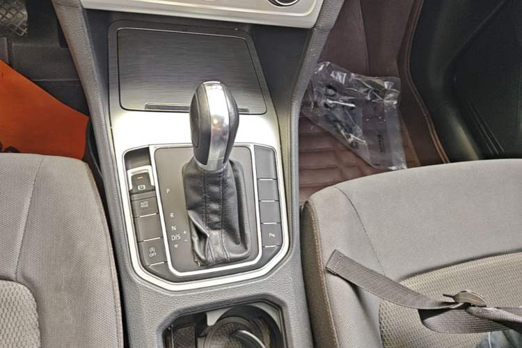 Used Volkswagen Golf Sportsvan 2016 230TSI Automatic Trend Edition Gear Lever