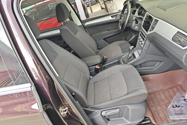 Used Volkswagen Golf Sportsvan 2016 230TSI Automatic Trend Edition Right Front Seat