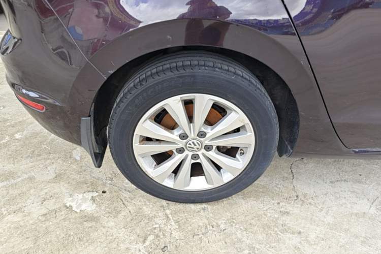 Used Volkswagen Golf Sportsvan 2016 230TSI Automatic Trend Edition Right Rear Wheel Hub