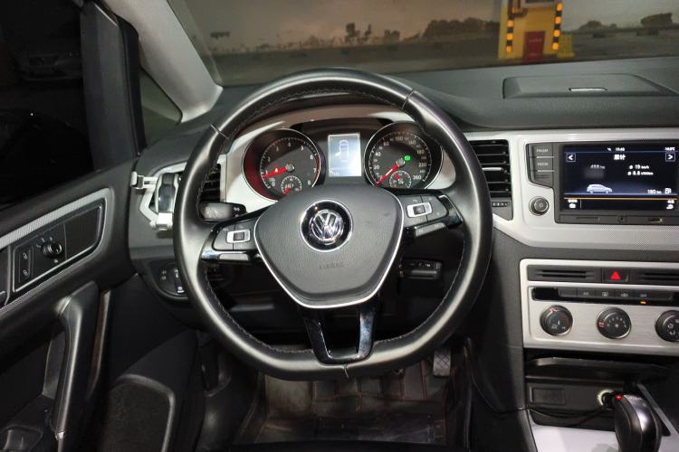 Used Volkswagen Golf Sportsvan 2016 230TSI Automatic Trend Edition Steering Wheel