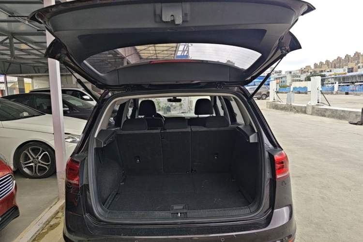 Used Volkswagen Golf Sportsvan 2016 230TSI Automatic Trend Edition Trunk