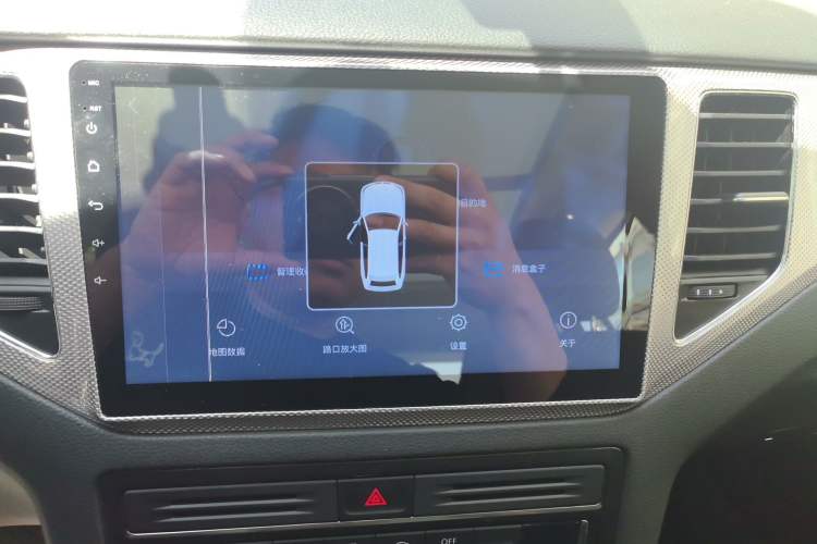 Used Volkswagen Golf Sportsvan 2016 230TSI Automatic Trend Edition Audio And AC Panel