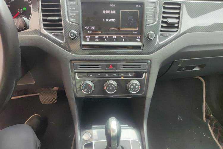 Used Volkswagen Golf Sportsvan 2016 280TSI Automatic Luxury Model Audio And AC Panel