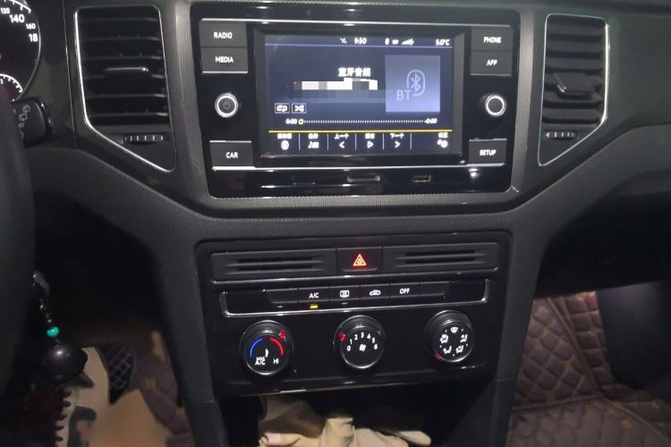 Used Volkswagen Golf Sportsvan 2016 230TSI Automatic Trend Edition Audio And AC Panel