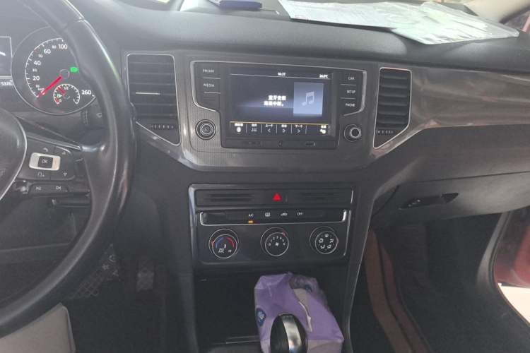 Used Volkswagen Golf Sportsvan 2016 230TSI Automatic Trend Edition Audio And AC Panel