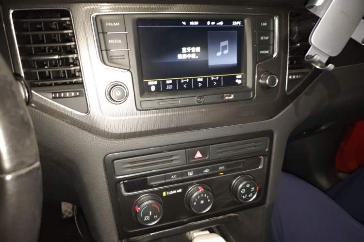 Used Volkswagen Golf Sportsvan 2016 230TSI Automatic Trend Edition Audio And AC Panel