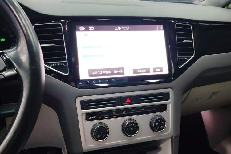 Used Volkswagen Golf Sportsvan 2016 230TSI Automatic Trend Edition Audio And AC Panel