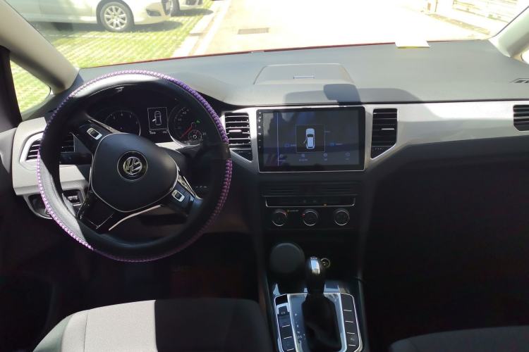 Used Volkswagen Golf Sportsvan 2016 230TSI Automatic Trend Edition Center Console