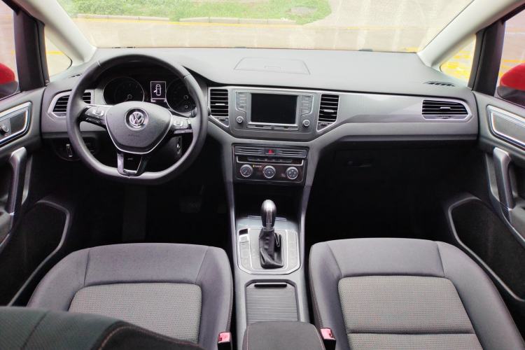 Used Volkswagen Golf Sportsvan 2016 230TSI Automatic Trend Edition Center Console
