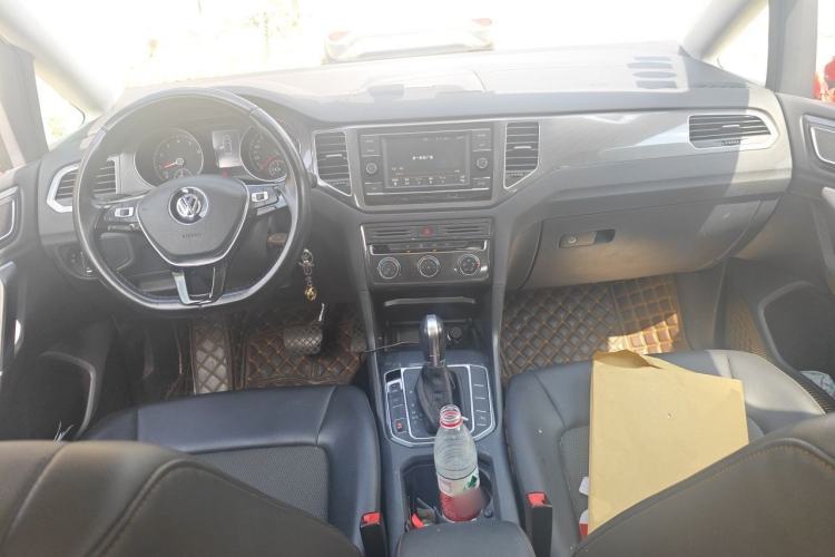 Used Volkswagen Golf Sportsvan 2016 230TSI Automatic Trend Edition Center Console