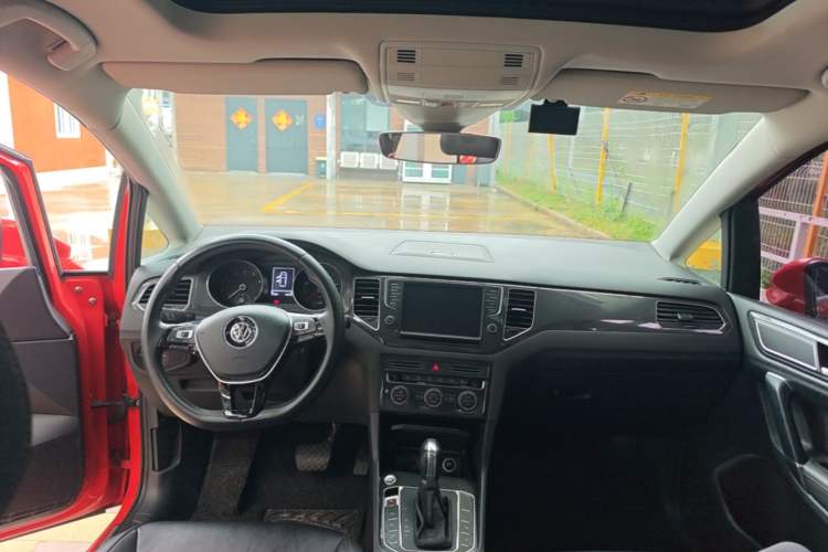 Used Volkswagen Golf Sportsvan 2016 280TSI Automatic Flagship Model Center Console
