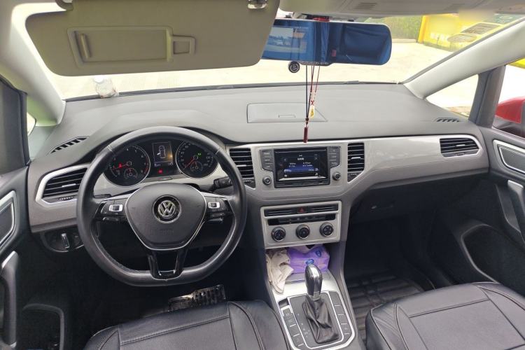 Used Volkswagen Golf Sportsvan 2016 230TSI Automatic Trend Edition Center Console
