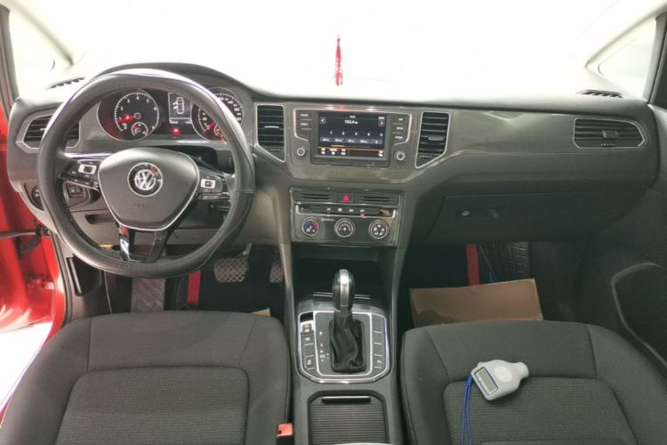 Used Volkswagen Golf Sportsvan 2016 230TSI Automatic Trend Edition Center Console
