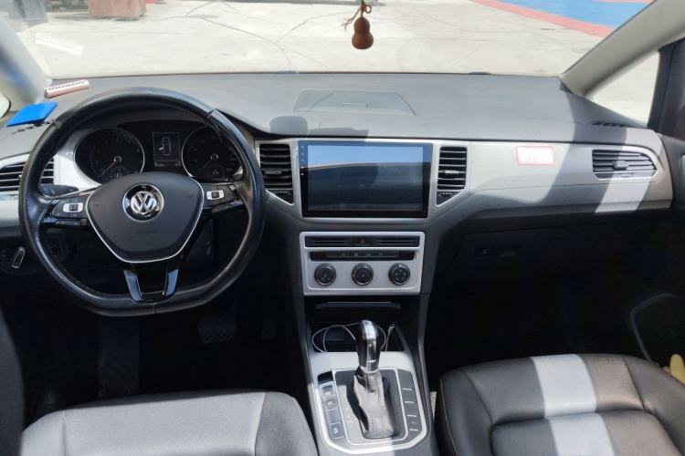 Used Volkswagen Golf Sportsvan 2016 230TSI Automatic Trend Edition Center Console