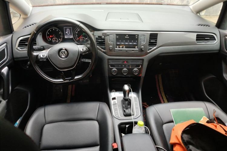Used Volkswagen Golf Sportsvan 2016 230TSI Automatic Trend Edition Center Console