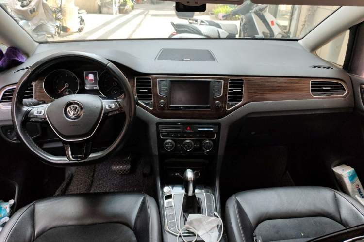 Used Volkswagen Golf Sportsvan 2016 280TSI Automatic Flagship Model Center Console