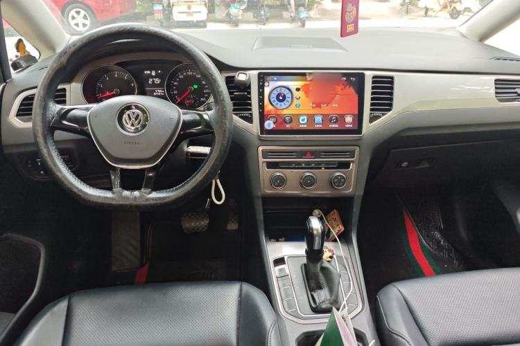 Used Volkswagen Golf Sportsvan 2016 1.6L Automatic Comfort Model Center Console