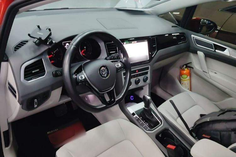 Used Volkswagen Golf Sportsvan 2016 230TSI Automatic Trend Edition Center Console
