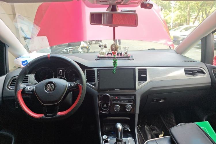 Used Volkswagen Golf Sportsvan 2016 230TSI Automatic Luxury Version Center Console