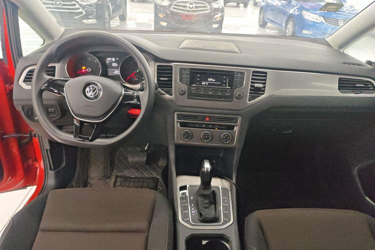 Used Volkswagen Golf Sportsvan 2016 1.6L Automatic Comfort Model Center Console