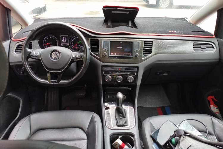 Used Volkswagen Golf Sportsvan 2016 230TSI Automatic Luxury Version Center Console
