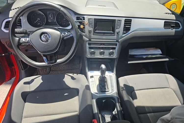 Used Volkswagen Golf Sportsvan 2016 230TSI Automatic Trend Edition Center Console