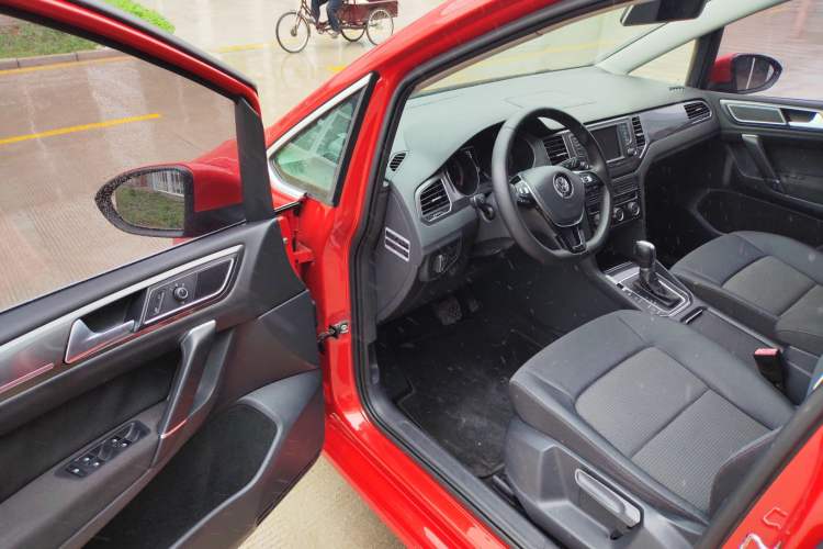 Used Volkswagen Golf Sportsvan 2016 230TSI Automatic Trend Edition Driver Seat