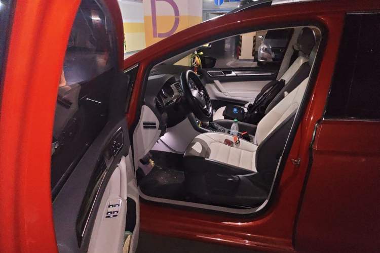 Used Volkswagen Golf Sportsvan 2016 230TSI Automatic Luxury Version Driver Seat