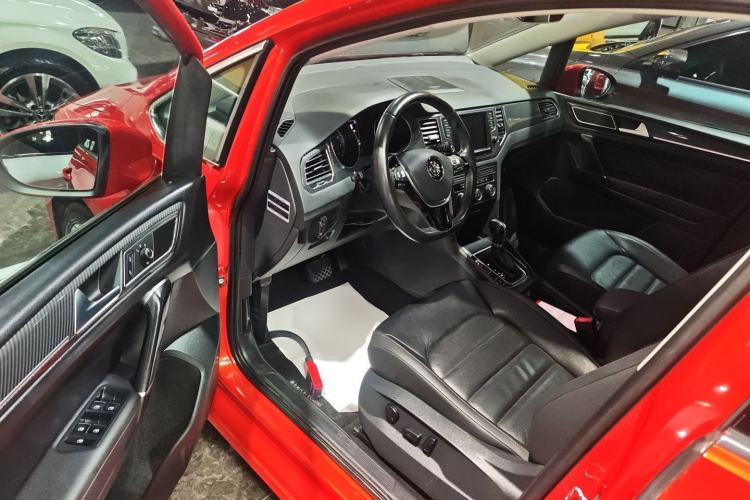 Used Volkswagen Golf Sportsvan 2016 230TSI Automatic Luxury Version Driver Seat