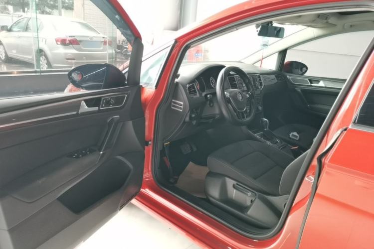 Used Volkswagen Golf Sportsvan 2016 230TSI Automatic Trend Edition Driver Seat