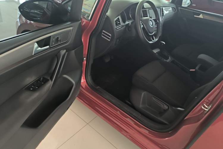 Used Volkswagen Golf Sportsvan 2016 1.6L Automatic Comfort Model Driver Seat