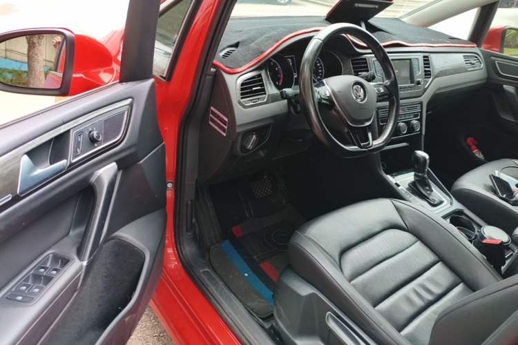 Used Volkswagen Golf Sportsvan 2016 230TSI Automatic Luxury Version Driver Seat