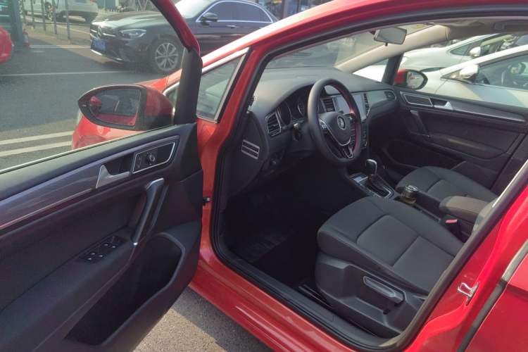 Used Volkswagen Golf Sportsvan 2016 230TSI Automatic Trend Edition Driver Seat