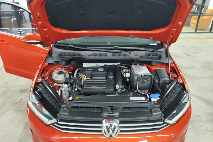 Used Volkswagen Golf Sportsvan 2016 230TSI Automatic Trend Edition Engine Bay