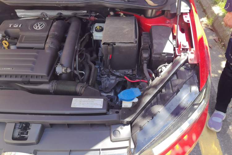 Used Volkswagen Golf Sportsvan 2016 230TSI Automatic Trend Edition Engine Bay Left