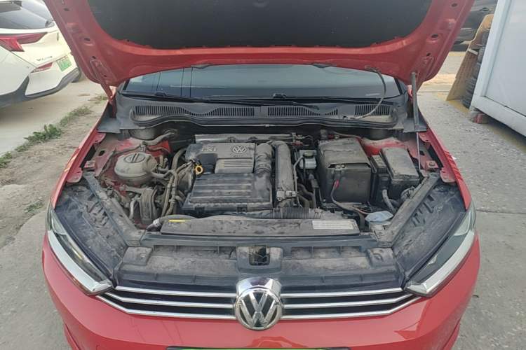 Used Volkswagen Golf Sportsvan 2016 230TSI Automatic Trend Edition Engine Bay