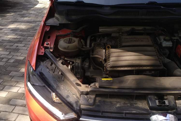 Used Volkswagen Golf Sportsvan 2016 1.6L Automatic Comfort Model Engine Bay Right