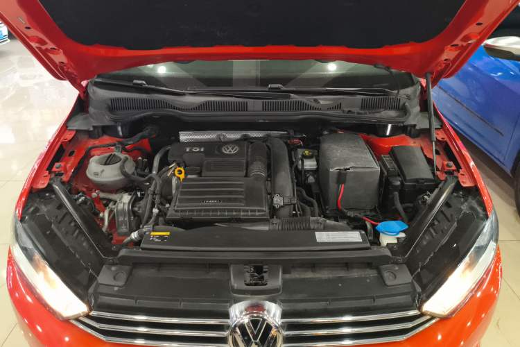 Used Volkswagen Golf Sportsvan 2016 180TSI Automatic Trend Model Engine Bay