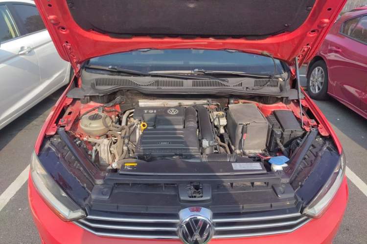 Used Volkswagen Golf Sportsvan 2016 230TSI Automatic Trend Edition Engine Bay