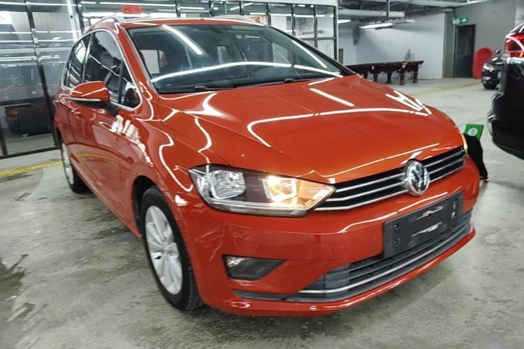 Used Volkswagen Golf Sportsvan 2016 230TSI Automatic Trend Edition Front Right 45 Deg